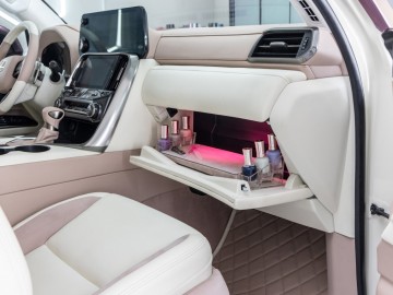 Lexus LX - Mobilna garderoba